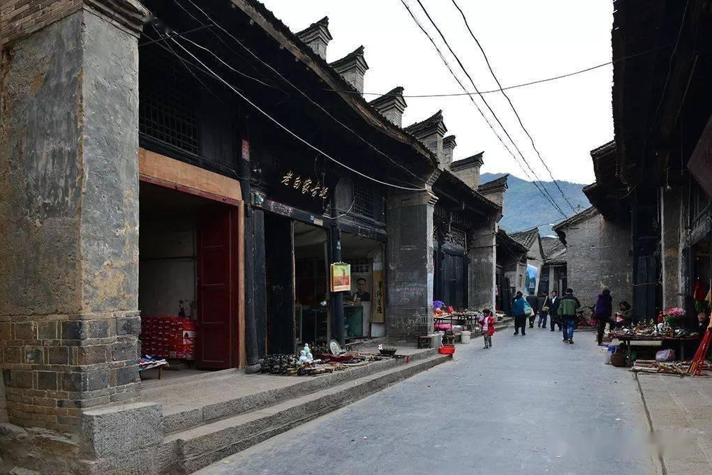 电机过载保护器指示灯亮是什么原因？